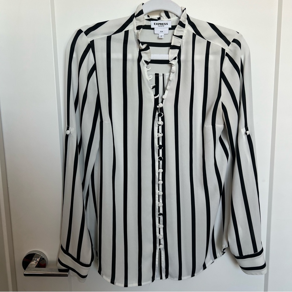 Express Portofino Women’s Top, Slim, Black and White Striped
